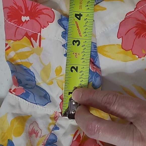 Old Navy colorful floral women's shorts size 14 - Picture 7 of 7